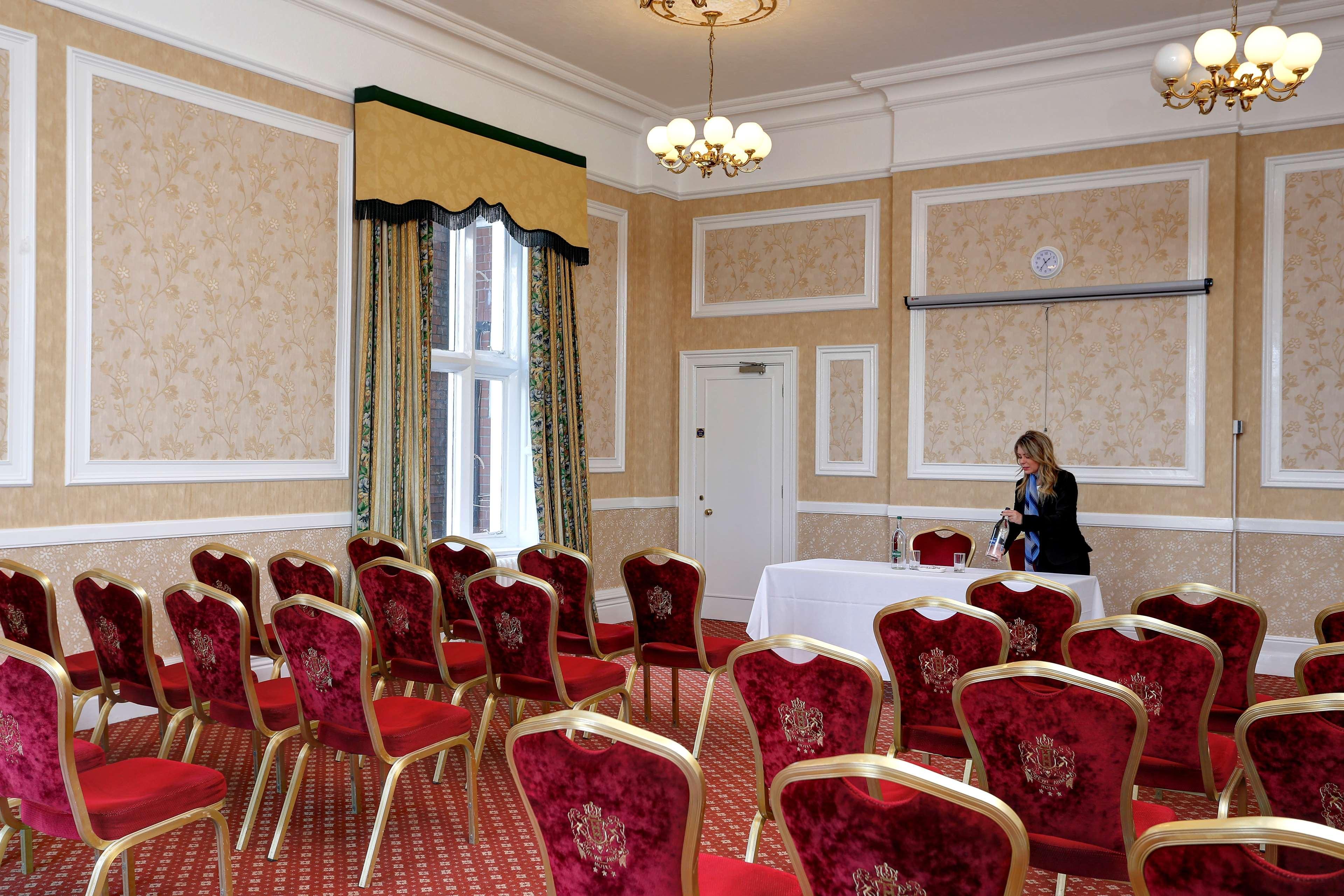 Crewe Arms Hotel ภายนอก รูปภาพ