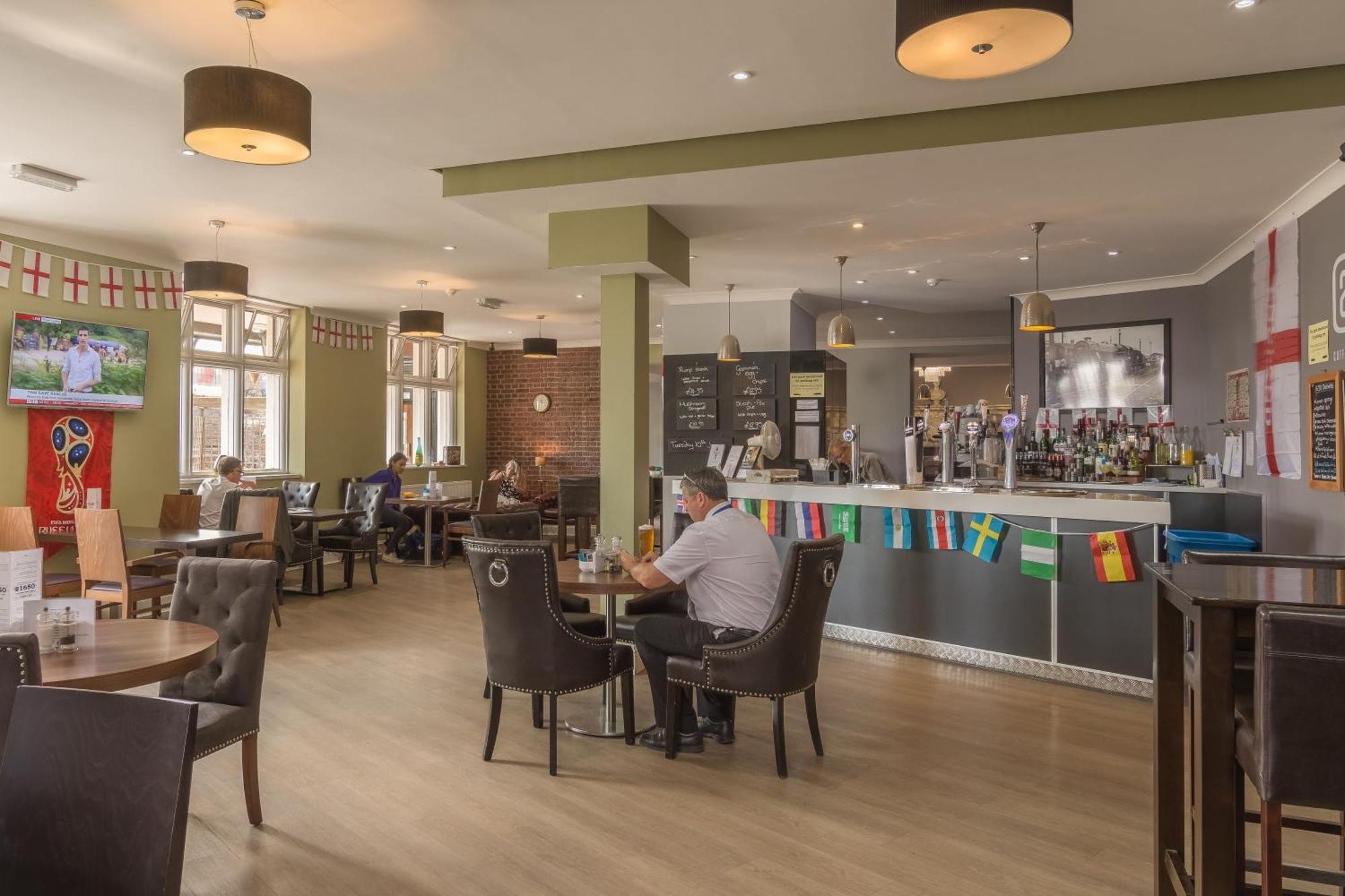 Crewe Arms Hotel ภายนอก รูปภาพ