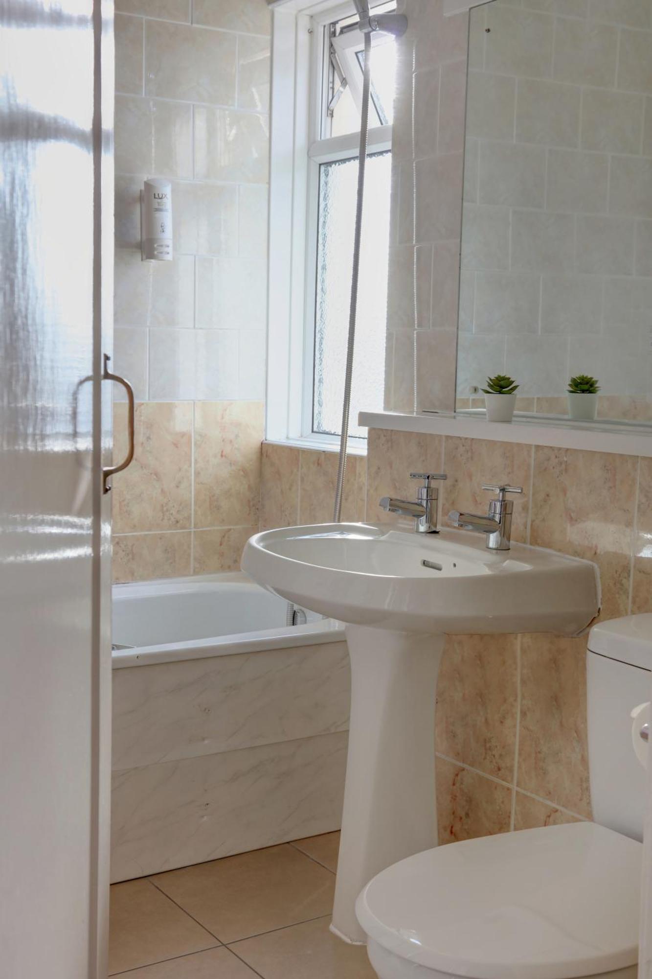Crewe Arms Hotel ภายนอก รูปภาพ