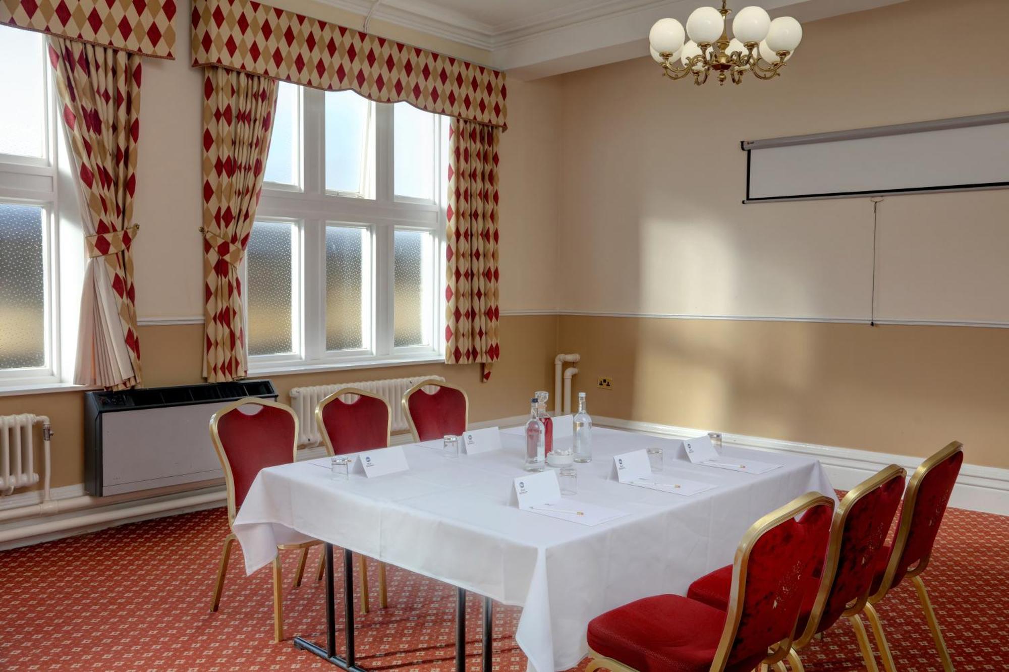 Crewe Arms Hotel ภายนอก รูปภาพ