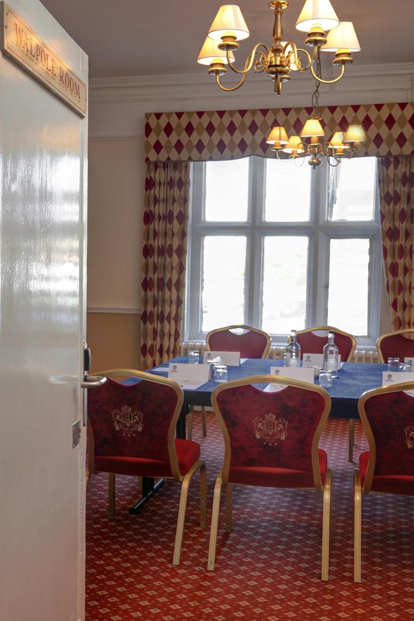 Crewe Arms Hotel ภายนอก รูปภาพ