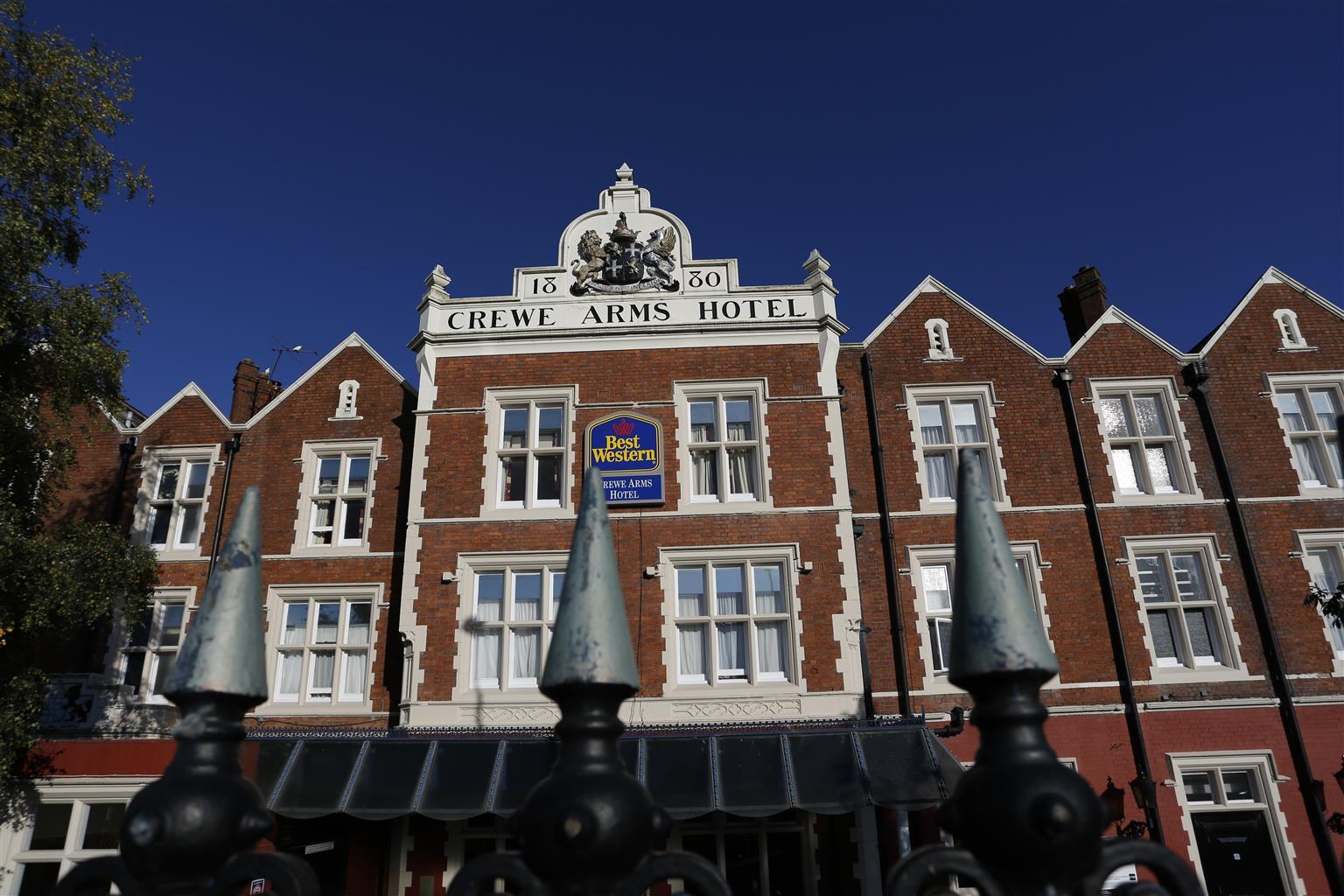 Crewe Arms Hotel ภายนอก รูปภาพ