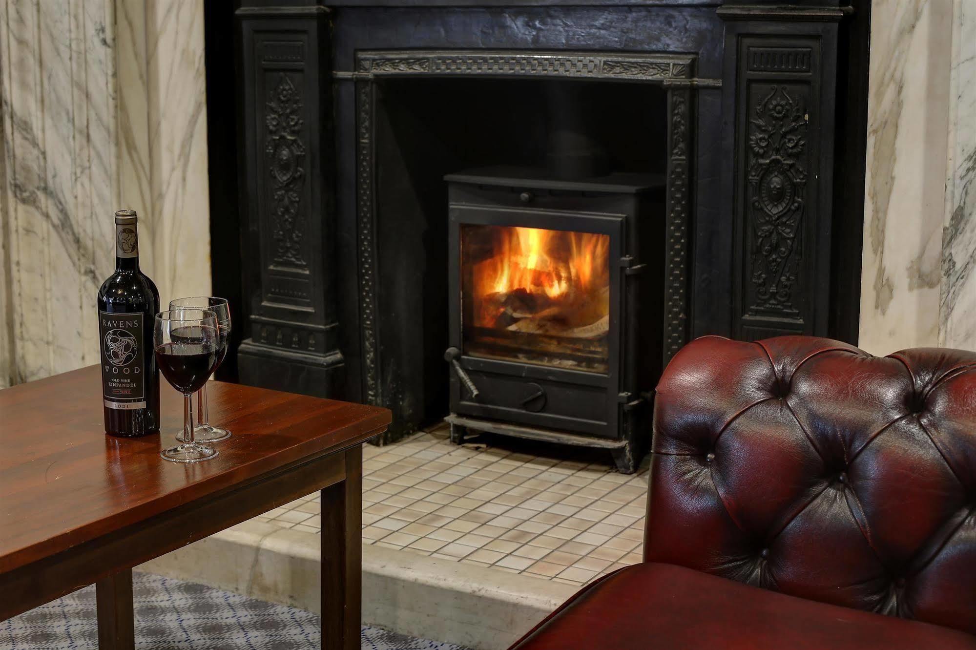 Crewe Arms Hotel ภายนอก รูปภาพ