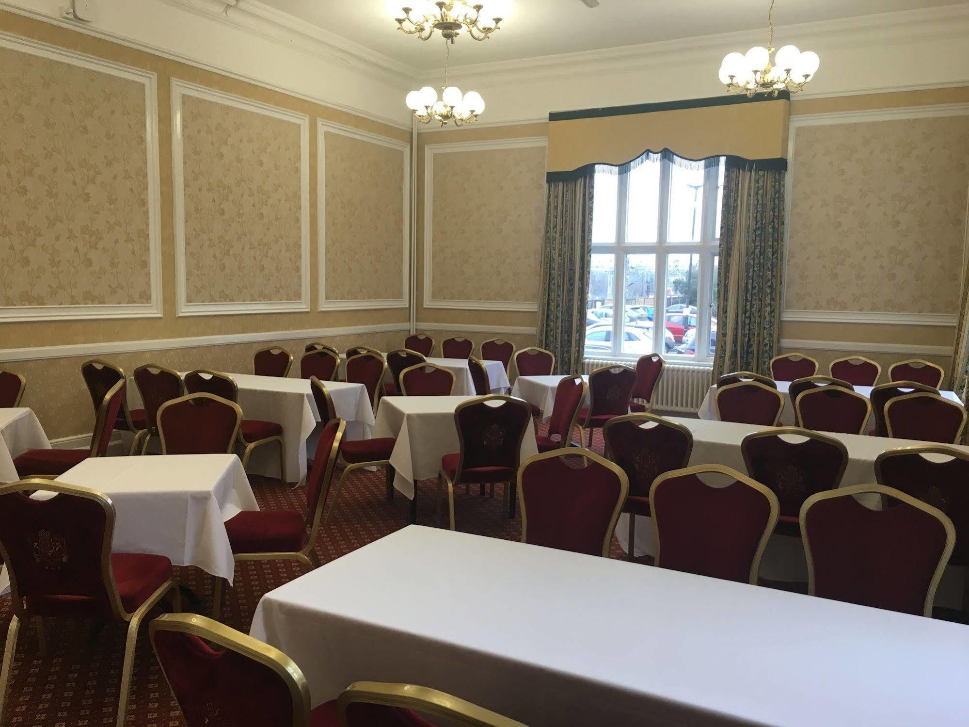 Crewe Arms Hotel ภายนอก รูปภาพ